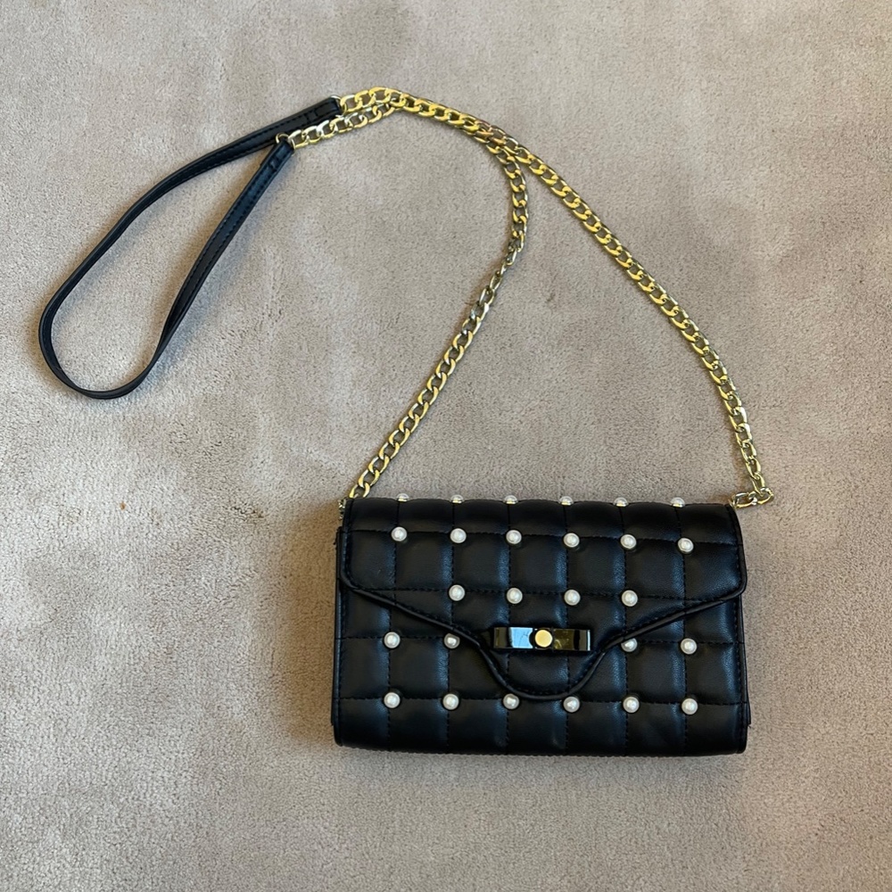 NWOT PEARL ACCENT CLACK CLUTCH